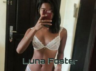 Luna_Foster