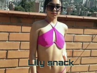 Lily_snack
